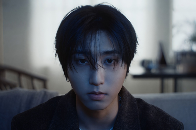 “Back to Life”, o novo single de Han do Stray Kids, estreou diretamente na primeira posição do gráfico de Tendências Mundiais do YouTube