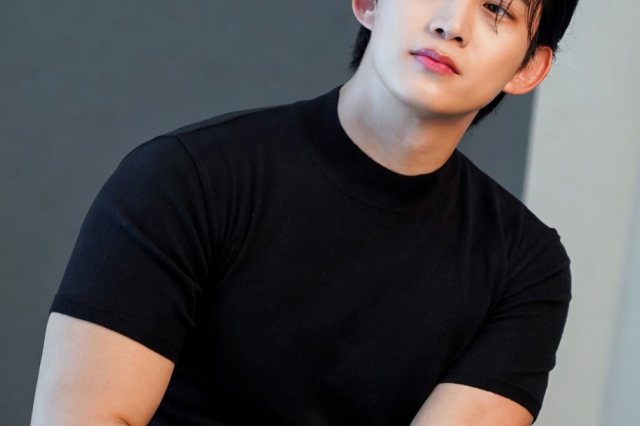 Casado há poucos dias, Ok Taecyeon abre mão da lua de mel para celebrar 15 anos de 2PM no Japão