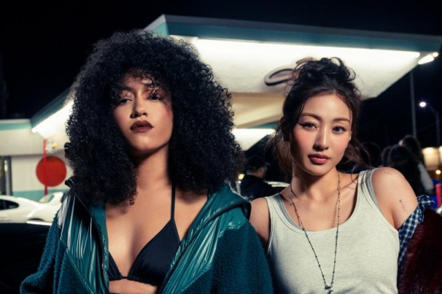 Jihyo do TWICE e Jenevieve entregam uma parceria celestial em "Hvnly"