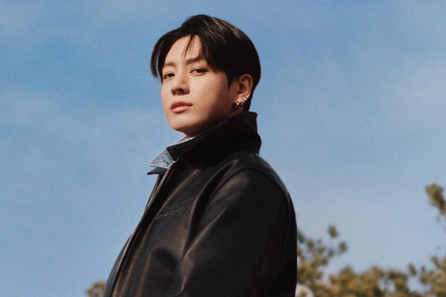 Jungkook, do BTS, aparece dançando o "Twist" em conteúdo especial para a Calvin Klein.