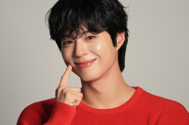 Park Bo-gum assumiu dívida de 800 milhões de won do pai aos 15 anos e superou a falência