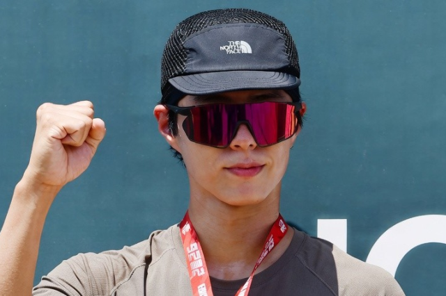 Park Bo-gum brilha em corrida de 10km no TNF 100 Korea 2026