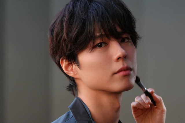 Park Bo Gum encanta nos bastidores da campanha da Dyson