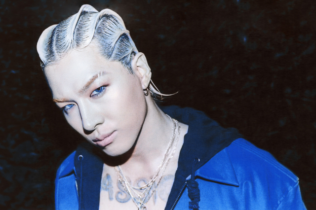 Taeyang volta ao Music Bank após 11 anos com “LIVE FAST DIE SLOW”