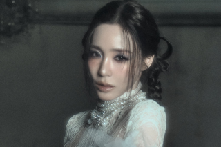 Tiffany Young anuncia retorno triunfal com 'Summer's Not Over'