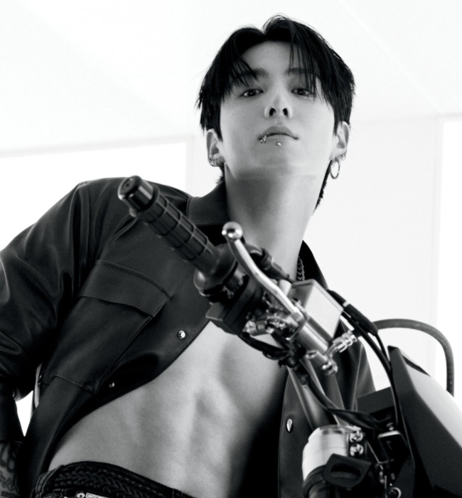 Jungkook revela nova motocicleta Ducati de US$ 41 mil (R$ 205 mil) e anima os fãs