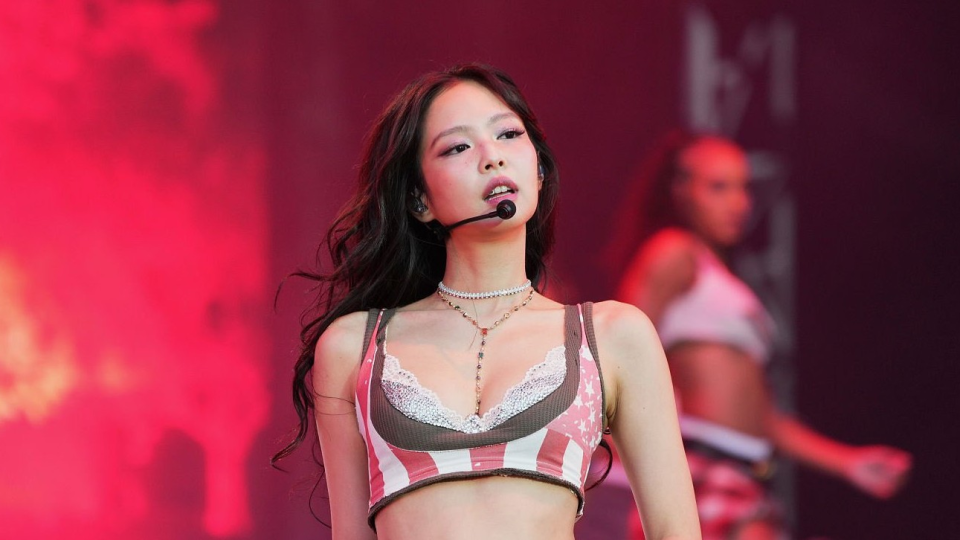 Jennie faz história no Governors Ball com show completo e faixas inéditas