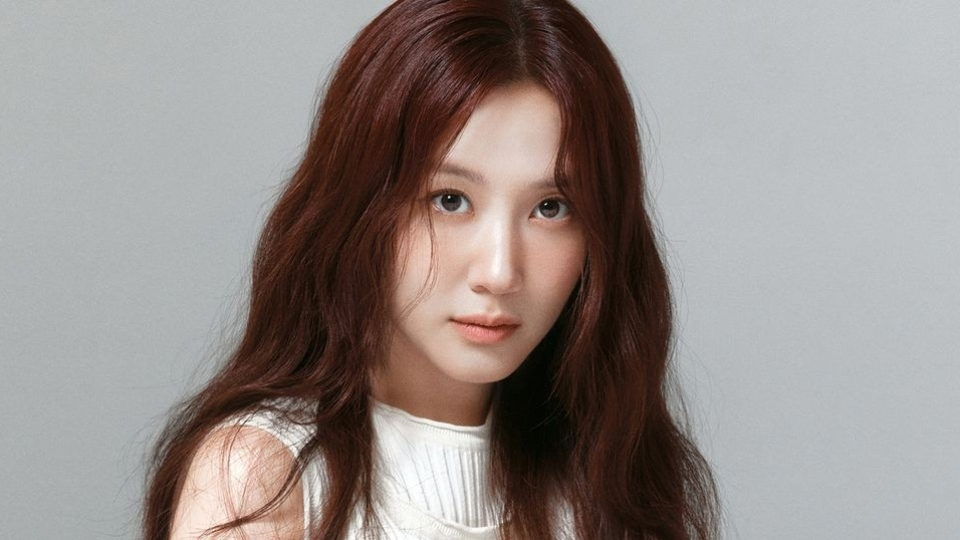 Kwon Eunbin anuncia aposentadoria da indústria do entretenimento após fim de contrato com a CUBE