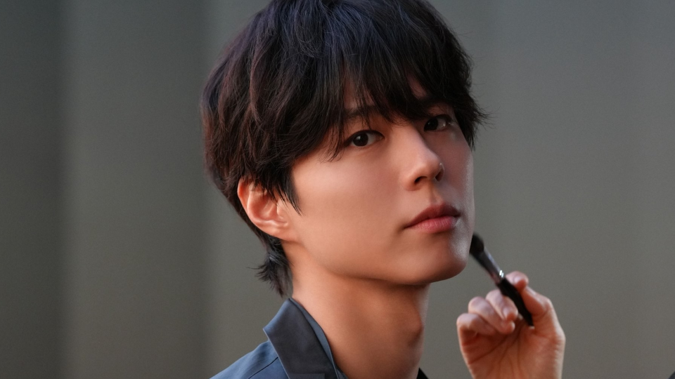 Park Bo Gum encanta nos bastidores da campanha da Dyson