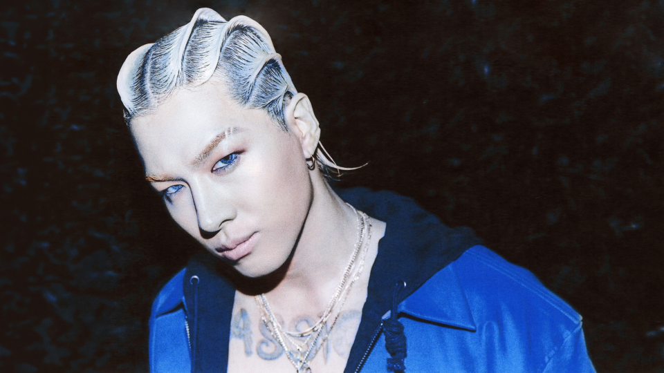 Taeyang volta ao Music Bank após 11 anos com “LIVE FAST DIE SLOW”