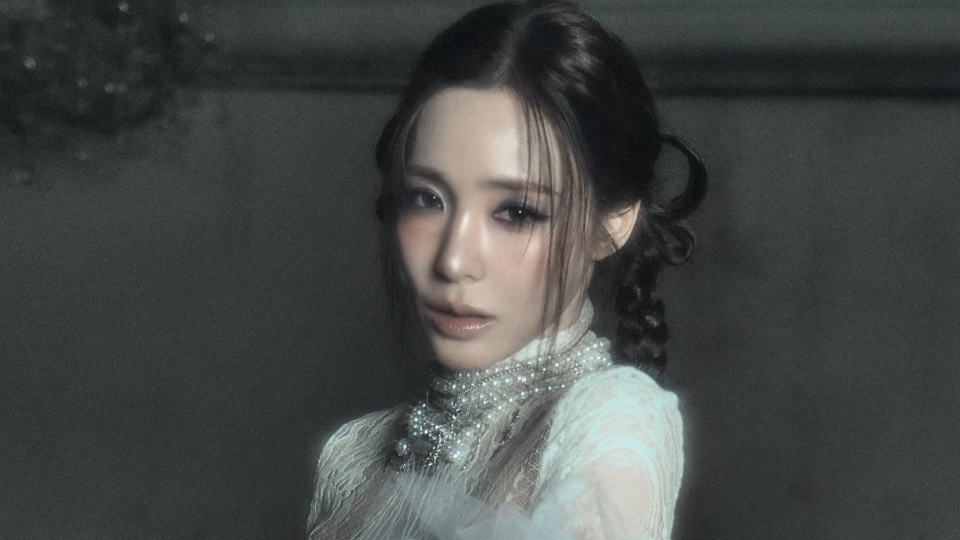Tiffany Young anuncia retorno triunfal com 'Summer's Not Over'