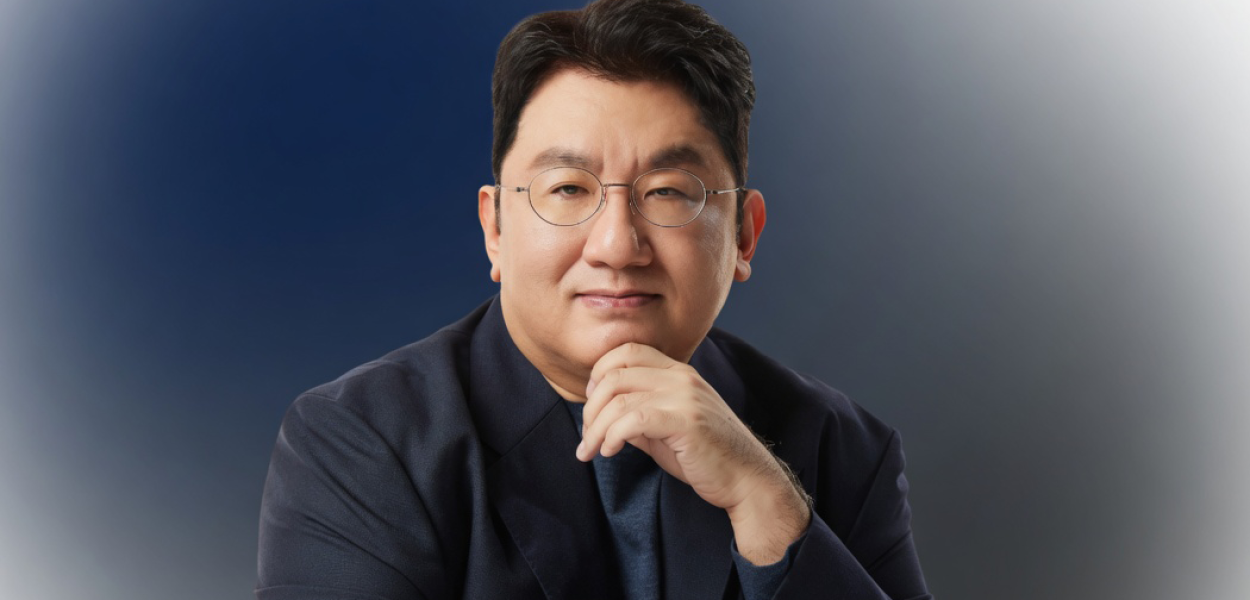 Bang Si Hyuk enfrenta investigação por fraude acionária na HYBE
