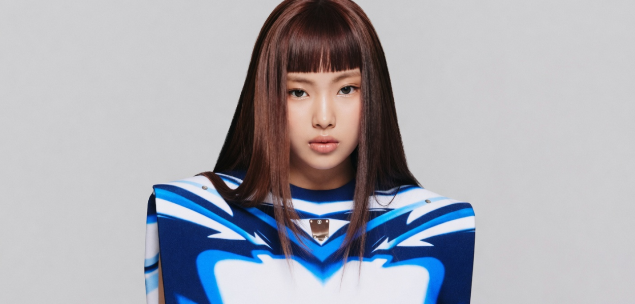 Fãs do NewJeans alegam que Hyein está trabalhando como dançarina de fundo na turnê mundial do BTS