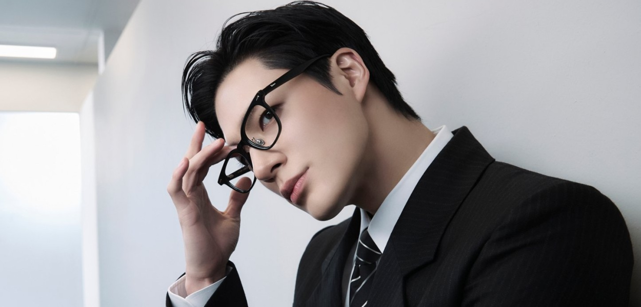 Jeno se forma na universidade enquanto gerencia agenda de ídolo no NCT