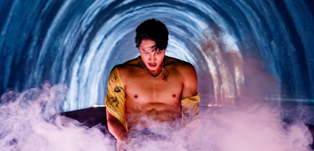 KAI causa alvoroço ao subir ao palco no Waterbomb Busan 2026