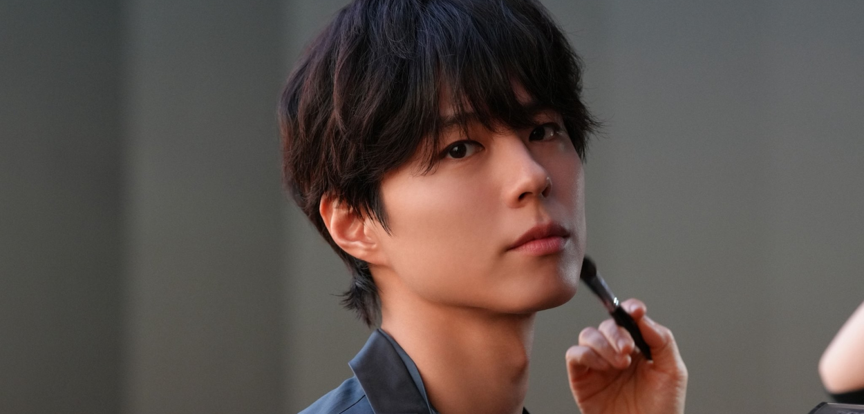 Park Bo Gum encanta nos bastidores da campanha da Dyson